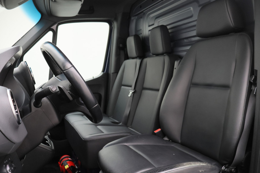 Mercedes-Benz Sprinter 319 3.0 CDI V6 Automaat L2H2 Leer, 3-Zits, LED, Camera, ACC, Airco, Rijstrooksensor, Trekhaak, 18''