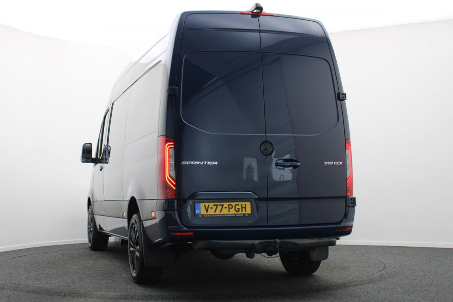 Mercedes-Benz Sprinter 319 3.0 CDI V6 Automaat L2H2 Leer, 3-Zits, LED, Camera, ACC, Airco, Rijstrooksensor, Trekhaak, 18''