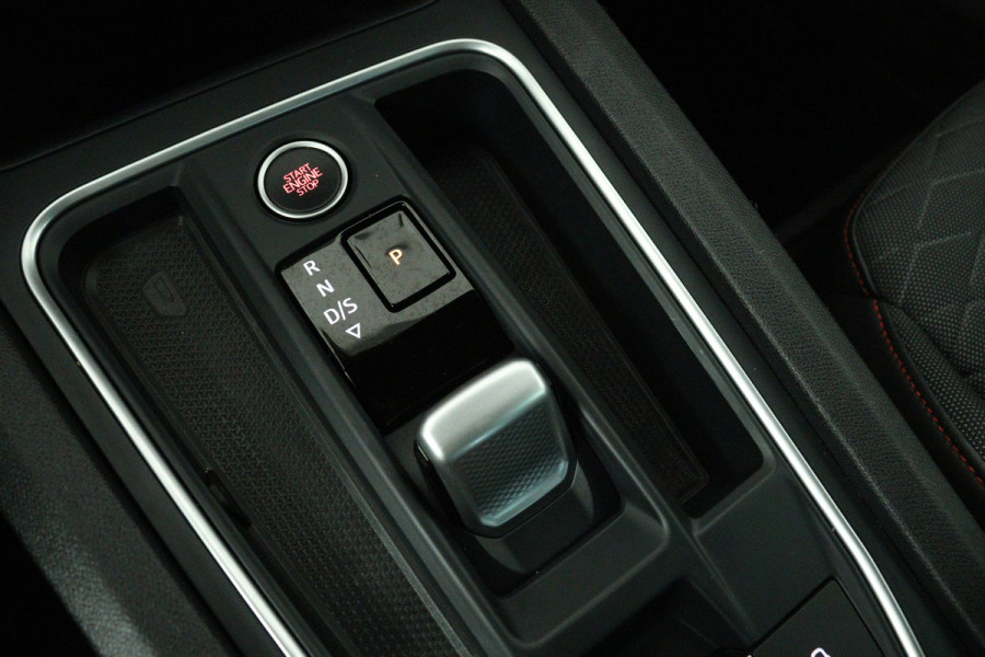 Seat Leon 1.5 eTSI FR Launch Edition Automaat (VIRTUAL COCKPIT, NAVIGATIE, TREKHAAK, ADAPTIVE CRUISE, STUUR-/STOELVERWARMING)