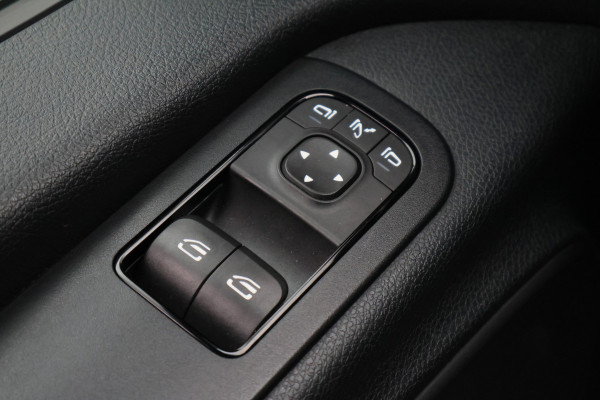 Mercedes-Benz Sprinter 319 3.0 CDI V6 Automaat L2H2 Leer, 3-Zits, LED, Camera, ACC, Airco, Rijstrooksensor, Trekhaak, 18''