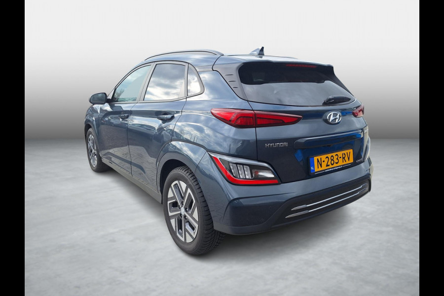 Hyundai Kona EV Fashion 64 kWh | SOH: 94,5% | 3 Fase | Warmtepomp | Blindspot | Navi | Camera |