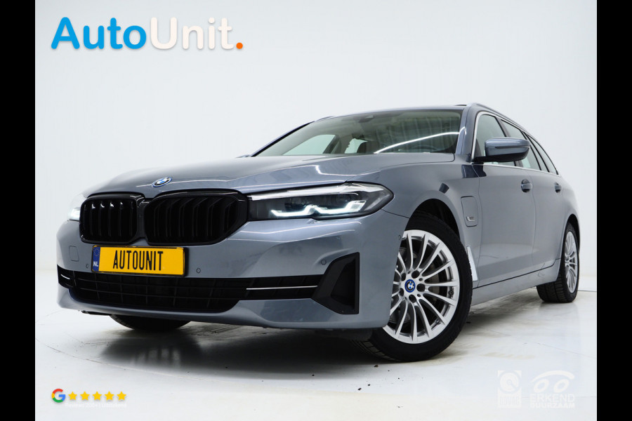 BMW 5 Serie Touring 530e | Panoramadak | Trekhaak | Leder | Camera | Memory | Sfeerlicht | Carplay