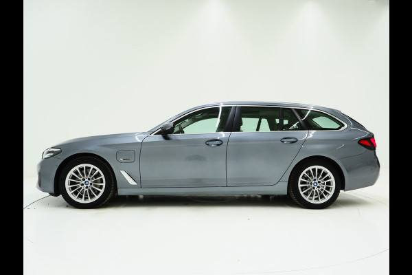 BMW 5 Serie Touring 530e | Panoramadak | Trekhaak | Leder | Camera | Memory | Sfeerlicht | Carplay