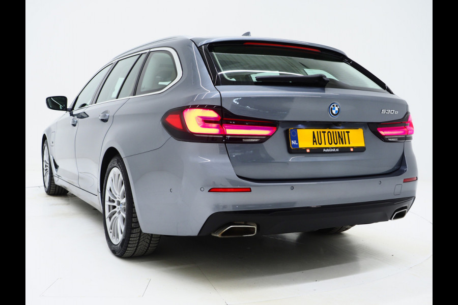 BMW 5 Serie Touring 530e | Panoramadak | Trekhaak | Leder | Camera | Memory | Sfeerlicht | Carplay