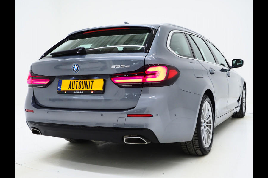 BMW 5 Serie Touring 530e | Panoramadak | Trekhaak | Leder | Camera | Memory | Sfeerlicht | Carplay