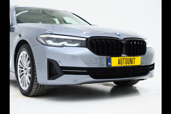 BMW 5 Serie Touring 530e | Panoramadak | Trekhaak | Leder | Camera | Memory | Sfeerlicht | Carplay