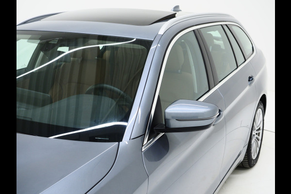 BMW 5 Serie Touring 530e | Panoramadak | Trekhaak | Leder | Camera | Memory | Sfeerlicht | Carplay