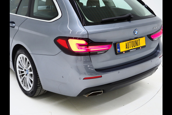 BMW 5 Serie Touring 530e | Panoramadak | Trekhaak | Leder | Camera | Memory | Sfeerlicht | Carplay