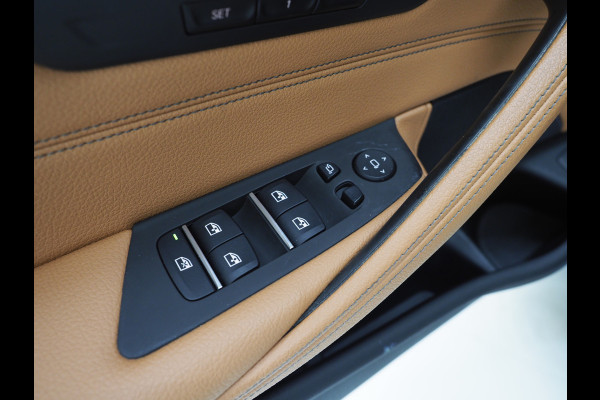 BMW 5 Serie Touring 530e | Panoramadak | Trekhaak | Leder | Camera | Memory | Sfeerlicht | Carplay