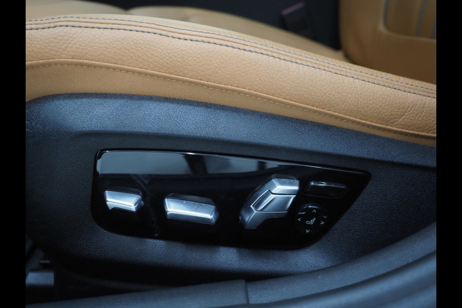 BMW 5 Serie Touring 530e | Panoramadak | Trekhaak | Leder | Camera | Memory | Sfeerlicht | Carplay