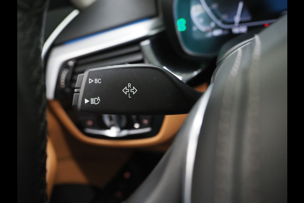 BMW 5 Serie Touring 530e | Panoramadak | Trekhaak | Leder | Camera | Memory | Sfeerlicht | Carplay
