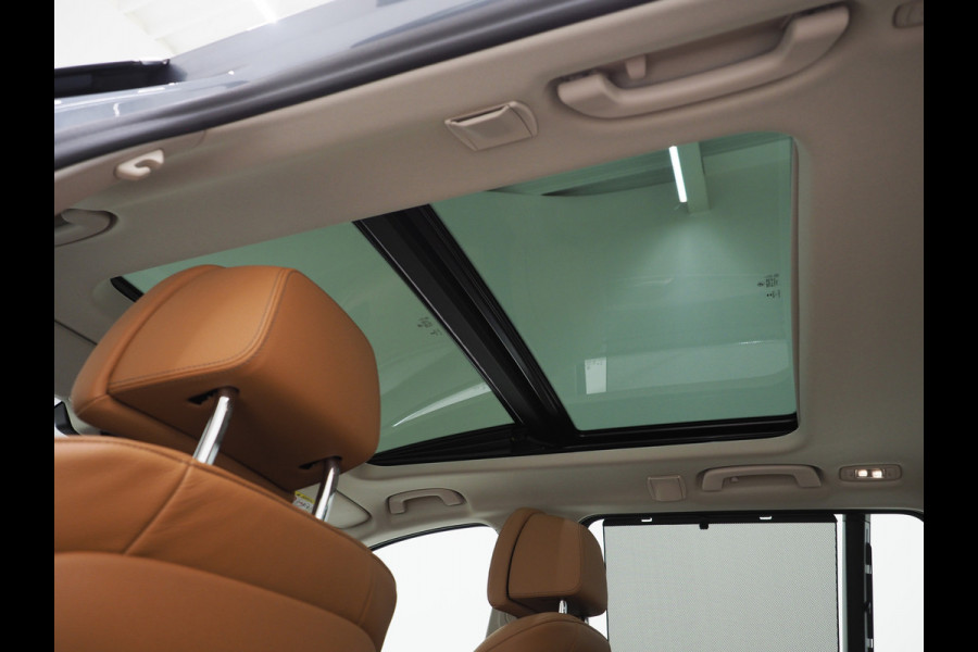 BMW 5 Serie Touring 530e | Panoramadak | Trekhaak | Leder | Camera | Memory | Sfeerlicht | Carplay