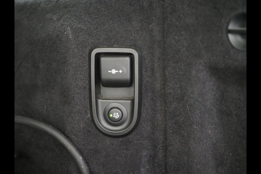 BMW 5 Serie Touring 530e | Panoramadak | Trekhaak | Leder | Camera | Memory | Sfeerlicht | Carplay