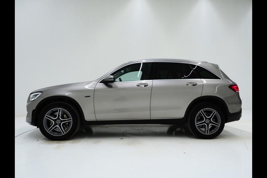 Mercedes-Benz GLC 300e 4MATIC AMG | Panoramadak | Sfeerlicht | Camera | Sportstuur | Virtual | Stoelverwarming | Carplay