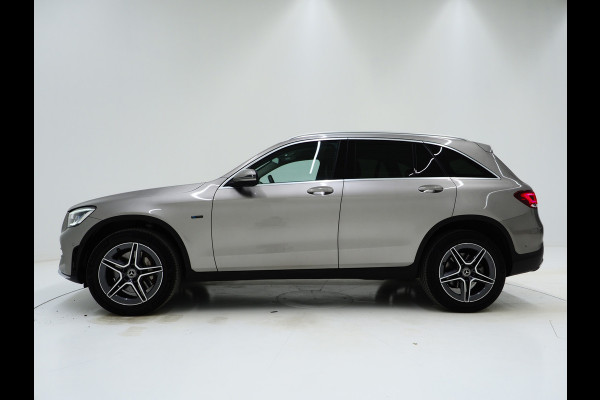 Mercedes-Benz GLC 300e 4MATIC AMG | Panoramadak | Sfeerlicht | Camera | Sportstuur | Virtual | Stoelverwarming | Carplay