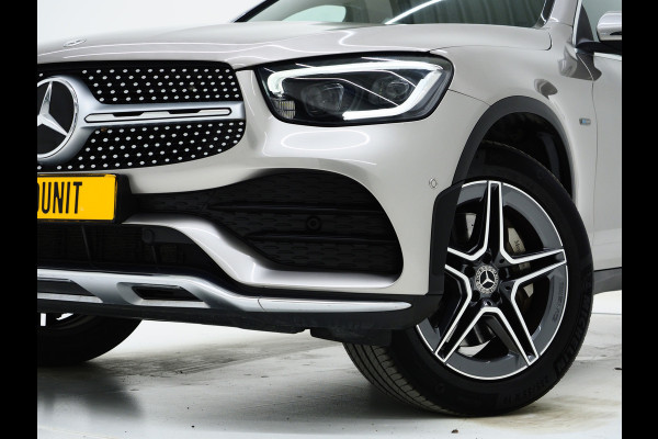 Mercedes-Benz GLC 300e 4MATIC AMG | Panoramadak | Sfeerlicht | Camera | Sportstuur | Virtual | Stoelverwarming | Carplay