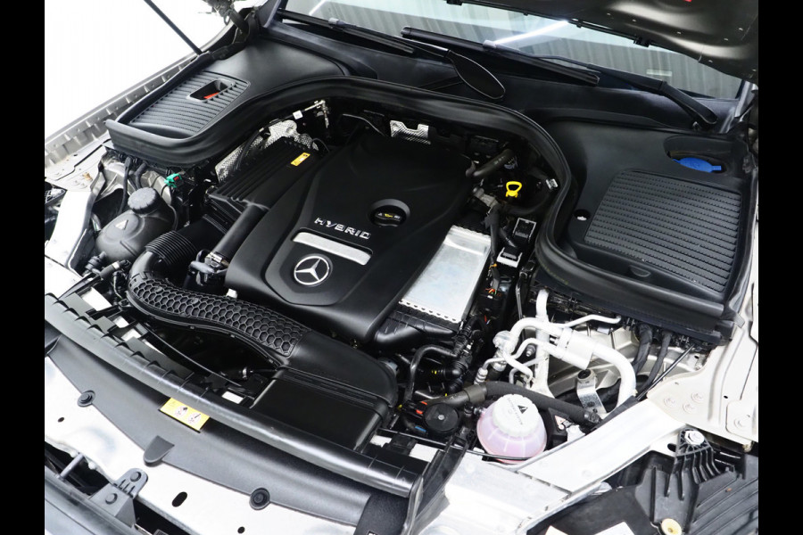 Mercedes-Benz GLC 300e 4MATIC AMG | Panoramadak | Sfeerlicht | Camera | Sportstuur | Virtual | Stoelverwarming | Carplay