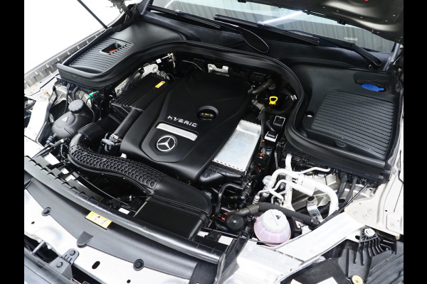 Mercedes-Benz GLC 300e 4MATIC AMG | Panoramadak | Sfeerlicht | Camera | Sportstuur | Virtual | Stoelverwarming | Carplay