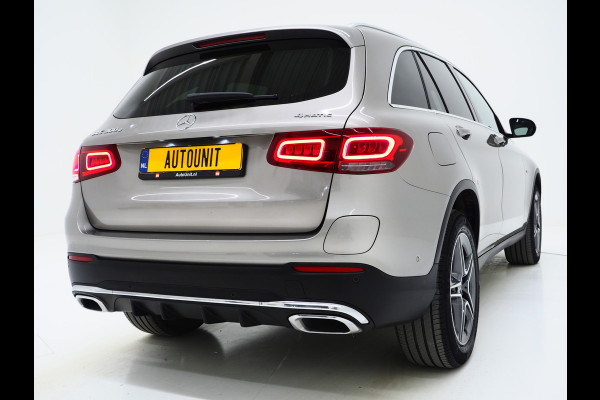 Mercedes-Benz GLC 300e 4MATIC AMG | Panoramadak | Sfeerlicht | Camera | Sportstuur | Virtual | Stoelverwarming | Carplay