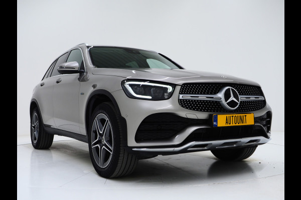 Mercedes-Benz GLC 300e 4MATIC AMG | Panoramadak | Sfeerlicht | Camera | Sportstuur | Virtual | Stoelverwarming | Carplay