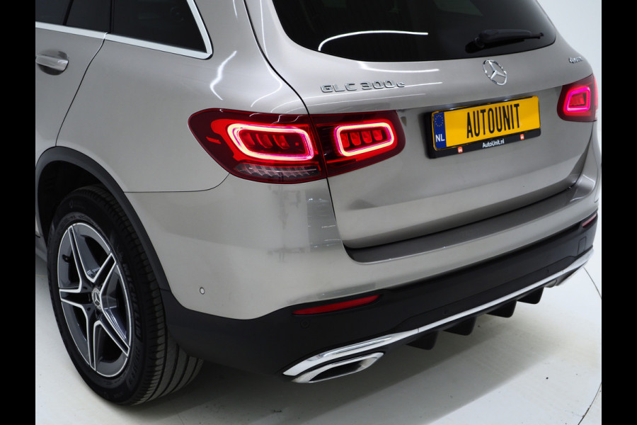 Mercedes-Benz GLC 300e 4MATIC AMG | Panoramadak | Sfeerlicht | Camera | Sportstuur | Virtual | Stoelverwarming | Carplay