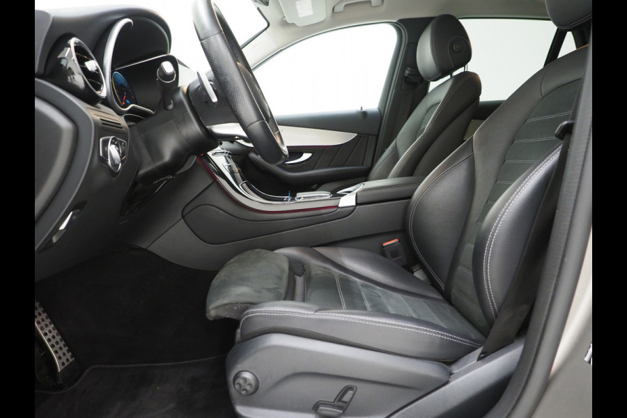 Mercedes-Benz GLC 300e 4MATIC AMG | Panoramadak | Sfeerlicht | Camera | Sportstuur | Virtual | Stoelverwarming | Carplay