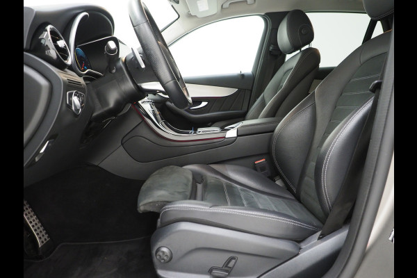 Mercedes-Benz GLC 300e 4MATIC AMG | Panoramadak | Sfeerlicht | Camera | Sportstuur | Virtual | Stoelverwarming | Carplay