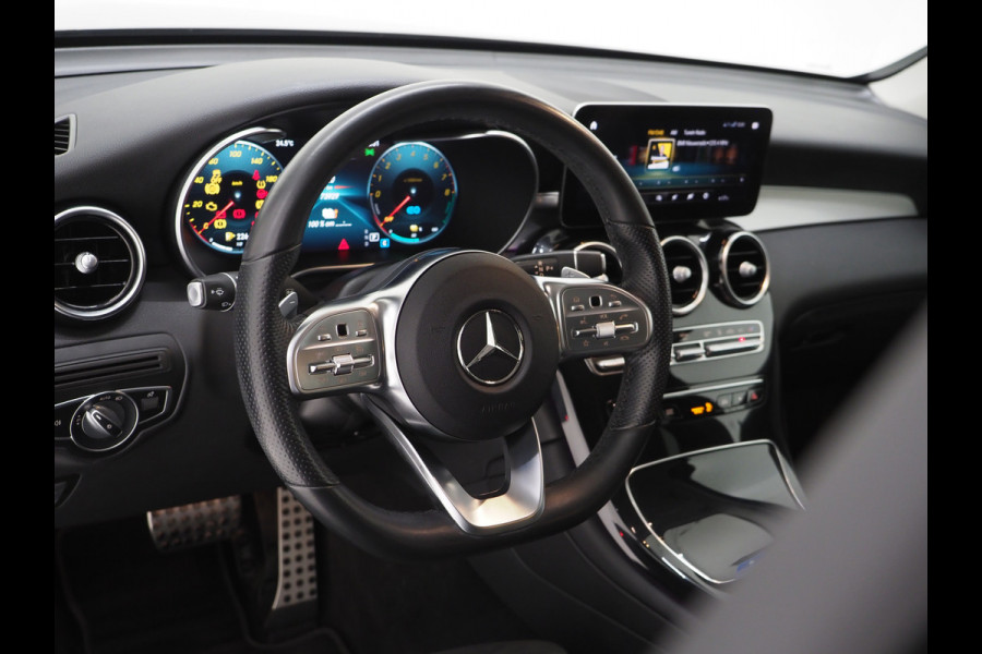Mercedes-Benz GLC 300e 4MATIC AMG | Panoramadak | Sfeerlicht | Camera | Sportstuur | Virtual | Stoelverwarming | Carplay