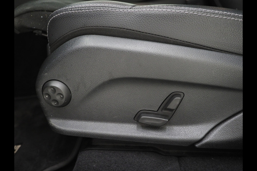 Mercedes-Benz GLC 300e 4MATIC AMG | Panoramadak | Sfeerlicht | Camera | Sportstuur | Virtual | Stoelverwarming | Carplay