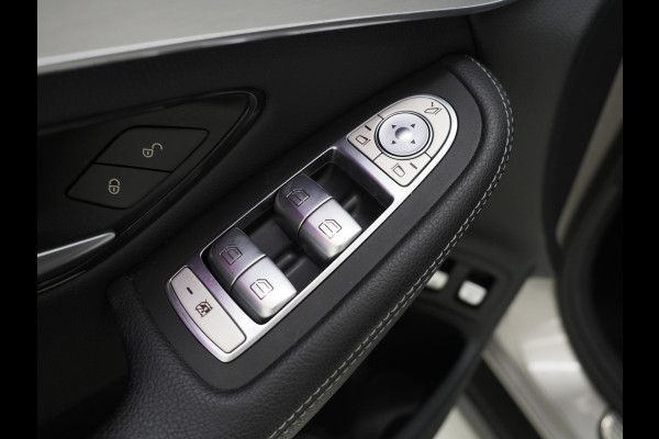 Mercedes-Benz GLC 300e 4MATIC AMG | Panoramadak | Sfeerlicht | Camera | Sportstuur | Virtual | Stoelverwarming | Carplay