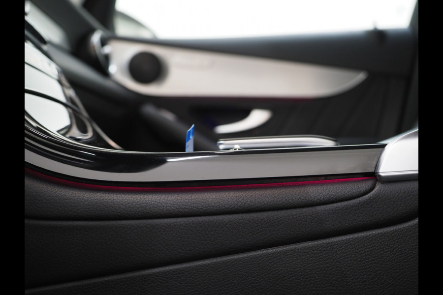 Mercedes-Benz GLC 300e 4MATIC AMG | Panoramadak | Sfeerlicht | Camera | Sportstuur | Virtual | Stoelverwarming | Carplay