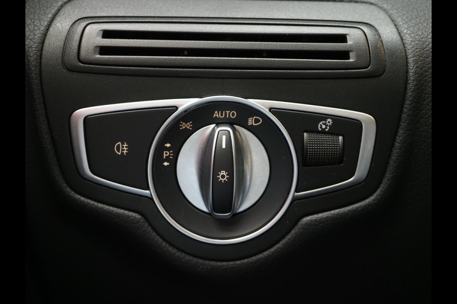 Mercedes-Benz GLC 300e 4MATIC AMG | Panoramadak | Sfeerlicht | Camera | Sportstuur | Virtual | Stoelverwarming | Carplay