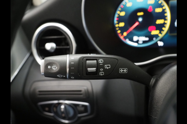 Mercedes-Benz GLC 300e 4MATIC AMG | Panoramadak | Sfeerlicht | Camera | Sportstuur | Virtual | Stoelverwarming | Carplay