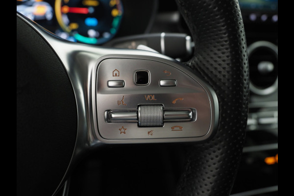 Mercedes-Benz GLC 300e 4MATIC AMG | Panoramadak | Sfeerlicht | Camera | Sportstuur | Virtual | Stoelverwarming | Carplay