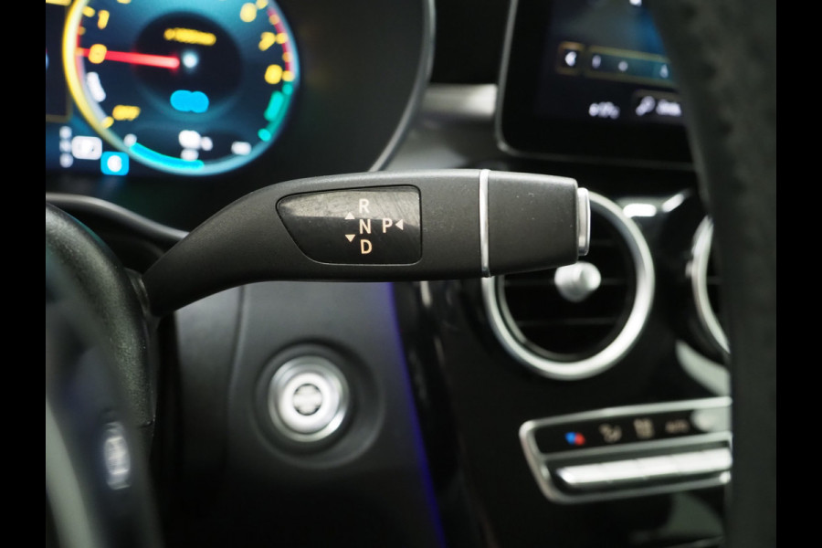 Mercedes-Benz GLC 300e 4MATIC AMG | Panoramadak | Sfeerlicht | Camera | Sportstuur | Virtual | Stoelverwarming | Carplay