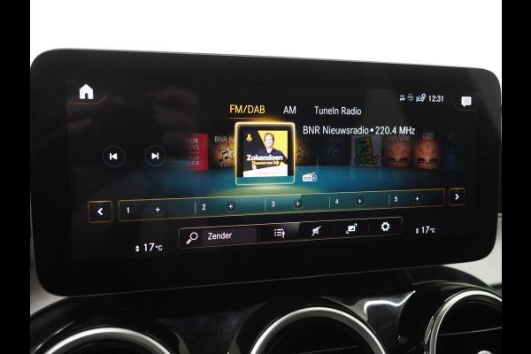 Mercedes-Benz GLC 300e 4MATIC AMG | Panoramadak | Sfeerlicht | Camera | Sportstuur | Virtual | Stoelverwarming | Carplay