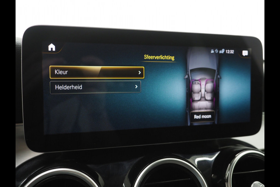 Mercedes-Benz GLC 300e 4MATIC AMG | Panoramadak | Sfeerlicht | Camera | Sportstuur | Virtual | Stoelverwarming | Carplay