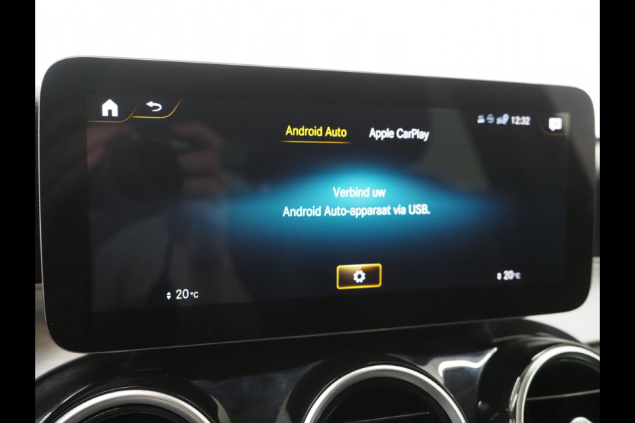 Mercedes-Benz GLC 300e 4MATIC AMG | Panoramadak | Sfeerlicht | Camera | Sportstuur | Virtual | Stoelverwarming | Carplay