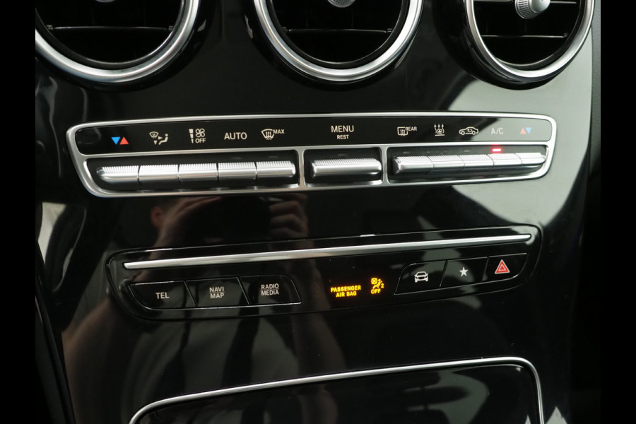 Mercedes-Benz GLC 300e 4MATIC AMG | Panoramadak | Sfeerlicht | Camera | Sportstuur | Virtual | Stoelverwarming | Carplay
