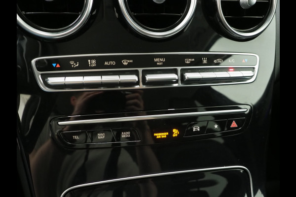 Mercedes-Benz GLC 300e 4MATIC AMG | Panoramadak | Sfeerlicht | Camera | Sportstuur | Virtual | Stoelverwarming | Carplay