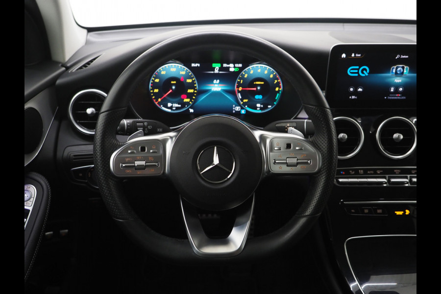 Mercedes-Benz GLC 300e 4MATIC AMG | Panoramadak | Sfeerlicht | Camera | Sportstuur | Virtual | Stoelverwarming | Carplay