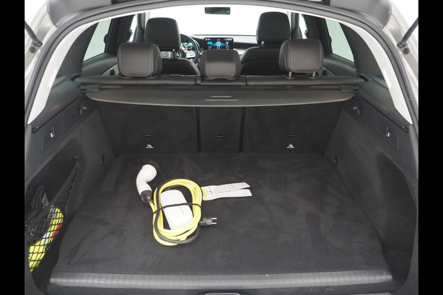 Mercedes-Benz GLC 300e 4MATIC AMG | Panoramadak | Sfeerlicht | Camera | Sportstuur | Virtual | Stoelverwarming | Carplay