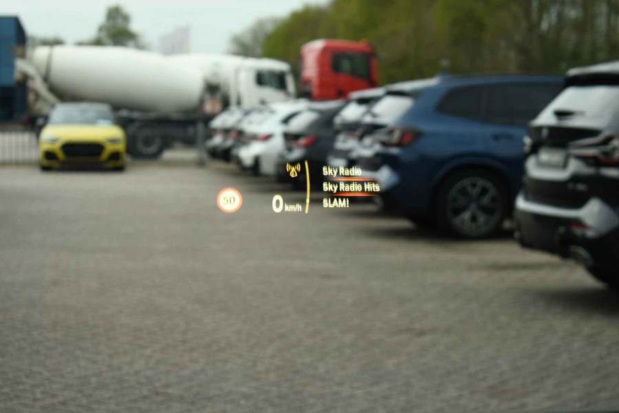 BMW X2 xDrive25e M-Sport Pano HUD El-zetels Camera Carplay 19inch