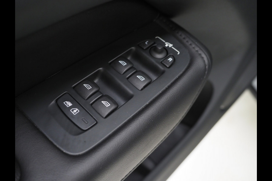 Volvo XC60 2.0 T6 Plug-in hybrid AWD Ultimate Dark Long Range | Panoramadak | Pilot Assist | Harman/Kardon | Leder | HUD | 360 | Keyless | Carplay