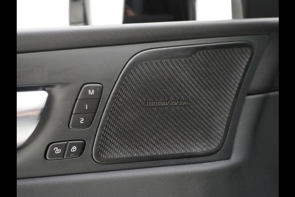 Volvo XC60 2.0 T6 Plug-in hybrid AWD Ultimate Dark Long Range | Panoramadak | Pilot Assist | Harman/Kardon | Leder | HUD | 360 | Keyless | Carplay