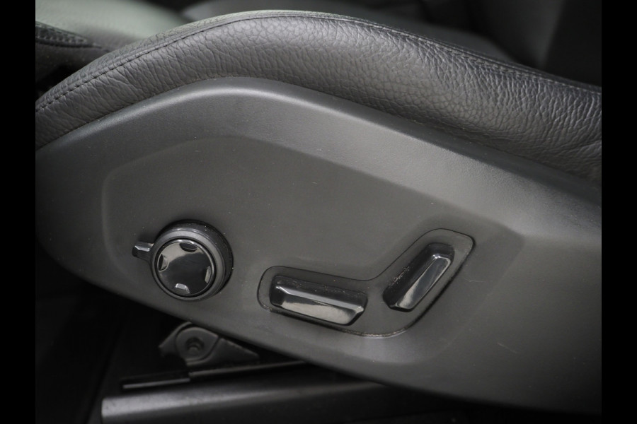 Volvo XC60 2.0 T6 Plug-in hybrid AWD Ultimate Dark Long Range | Panoramadak | Pilot Assist | Harman/Kardon | Leder | HUD | 360 | Keyless | Carplay