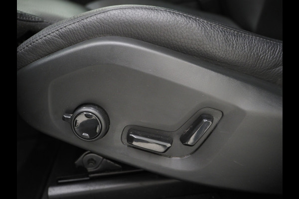 Volvo XC60 2.0 T6 Plug-in hybrid AWD Ultimate Dark Long Range | Panoramadak | Pilot Assist | Harman/Kardon | Leder | HUD | 360 | Keyless | Carplay