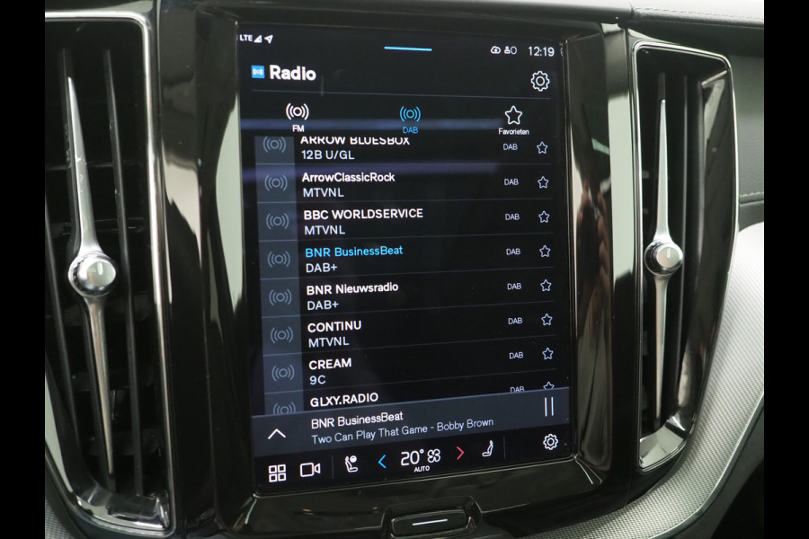 Volvo XC60 2.0 T6 Plug-in hybrid AWD Ultimate Dark Long Range | Panoramadak | Pilot Assist | Harman/Kardon | Leder | HUD | 360 | Keyless | Carplay