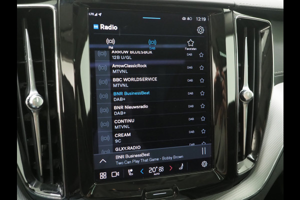 Volvo XC60 2.0 T6 Plug-in hybrid AWD Ultimate Dark Long Range | Panoramadak | Pilot Assist | Harman/Kardon | Leder | HUD | 360 | Keyless | Carplay