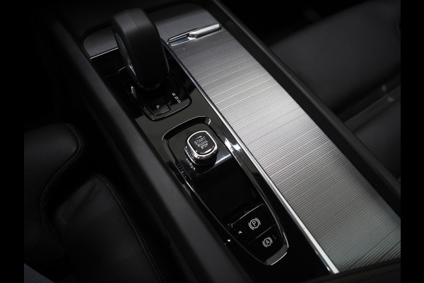 Volvo XC60 2.0 T6 Plug-in hybrid AWD Ultimate Dark Long Range | Panoramadak | Pilot Assist | Harman/Kardon | Leder | HUD | 360 | Keyless | Carplay